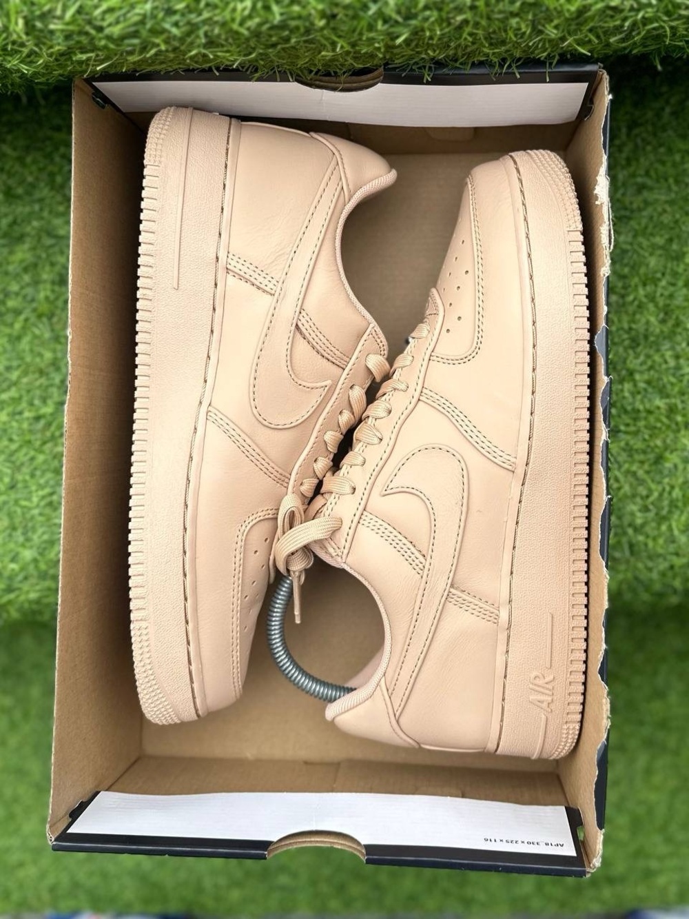 Nike AirForce1 Low Retro Premium Vachetta Tan Badgeless Men’s Sneakers
Brand New